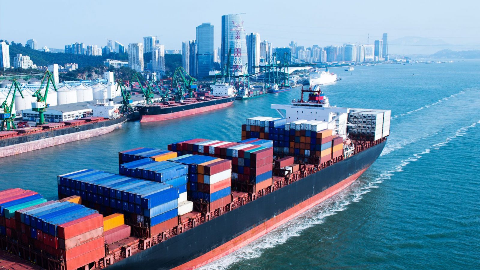 Giá cước vận chuyển đường biển tăng phi mã gây khó cho doanh nghiệp