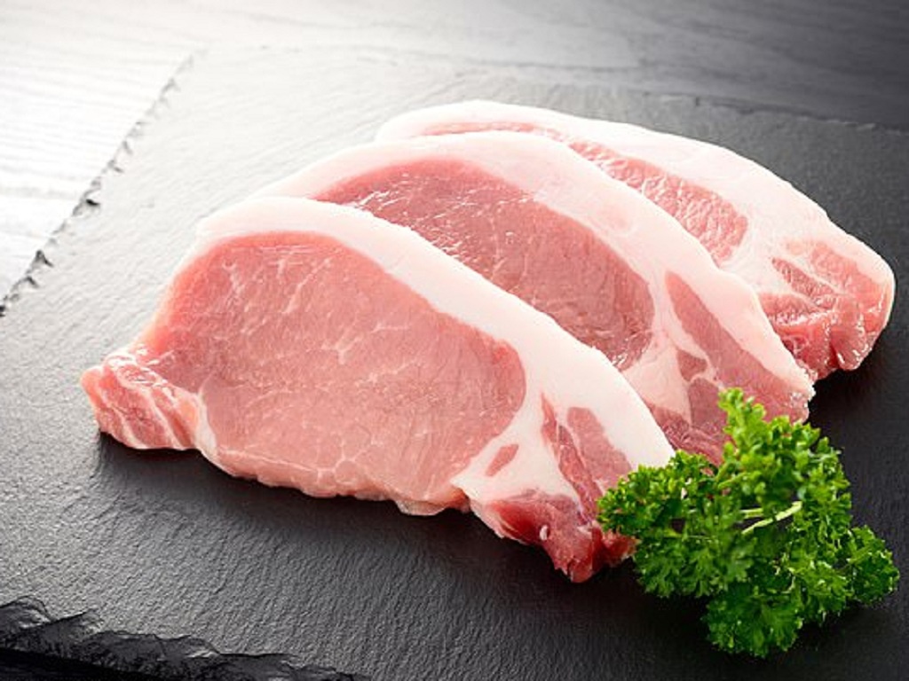 Giá thịt heo hơi tại chuồng giảm mạnh, giá bán lẻ lại tăng?