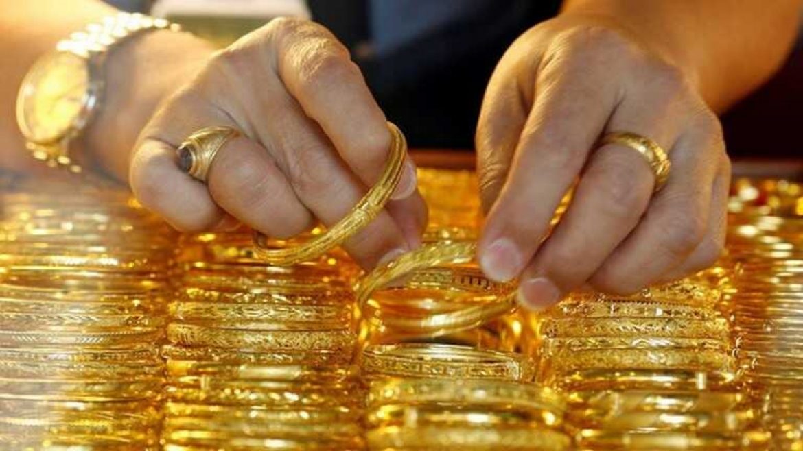 Kinh tế Ấn Độ thể hiện qua xu hướng bán vàng của người dân